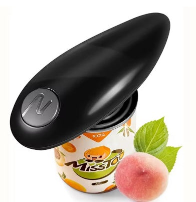 פותחן קופסאות שימורים שחור מונח על צנצנת על רקע לבן